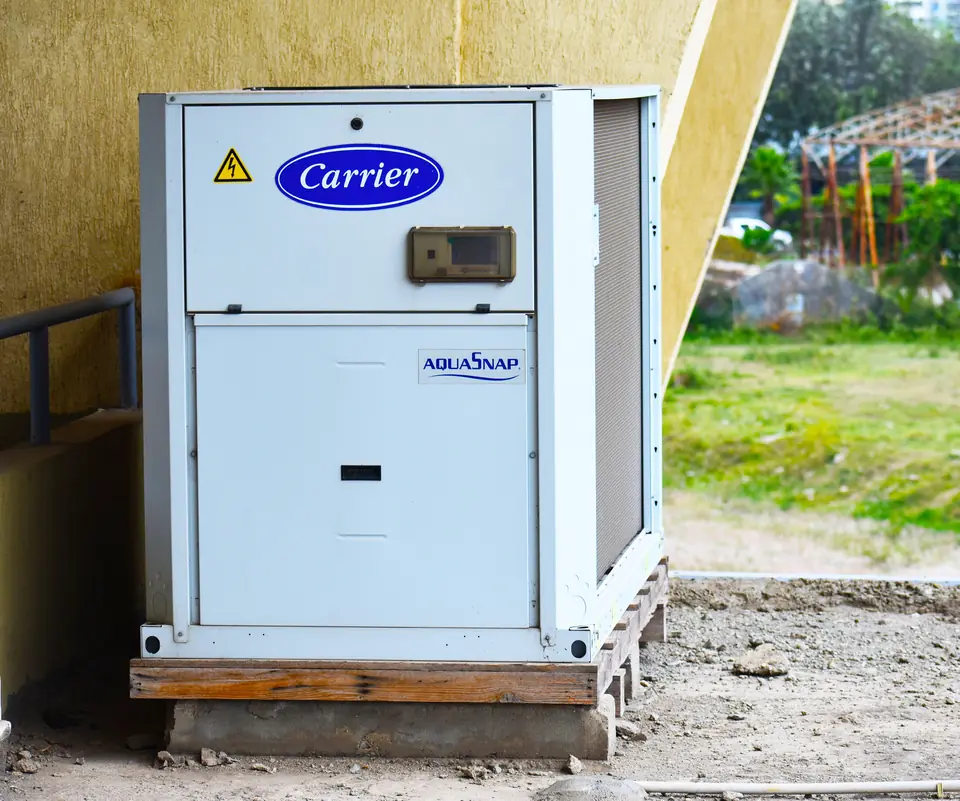 Carrier AquaSnap air-cooled chiller installed outdoors