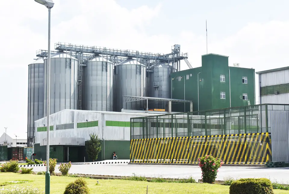 Dashen Brewery plant buildings and silos